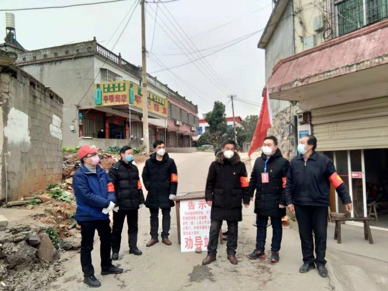 人大代表参与道路管控劝导工作